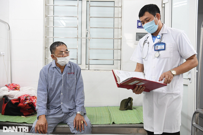 Bị ngứa 10 năm mới biết giun từ chó mèo đào hầm trong da - 2